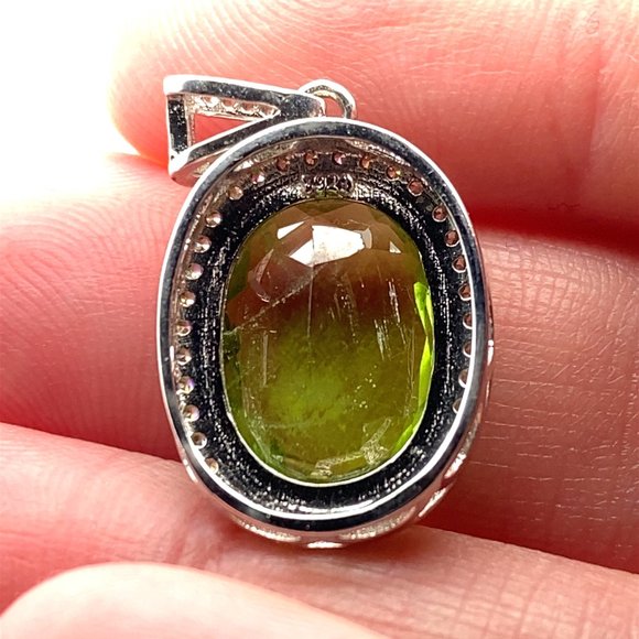 Peridot 9.00ct White Gold Finish Solid 925 Sterling Silver Pendant - Picture 3 of 7